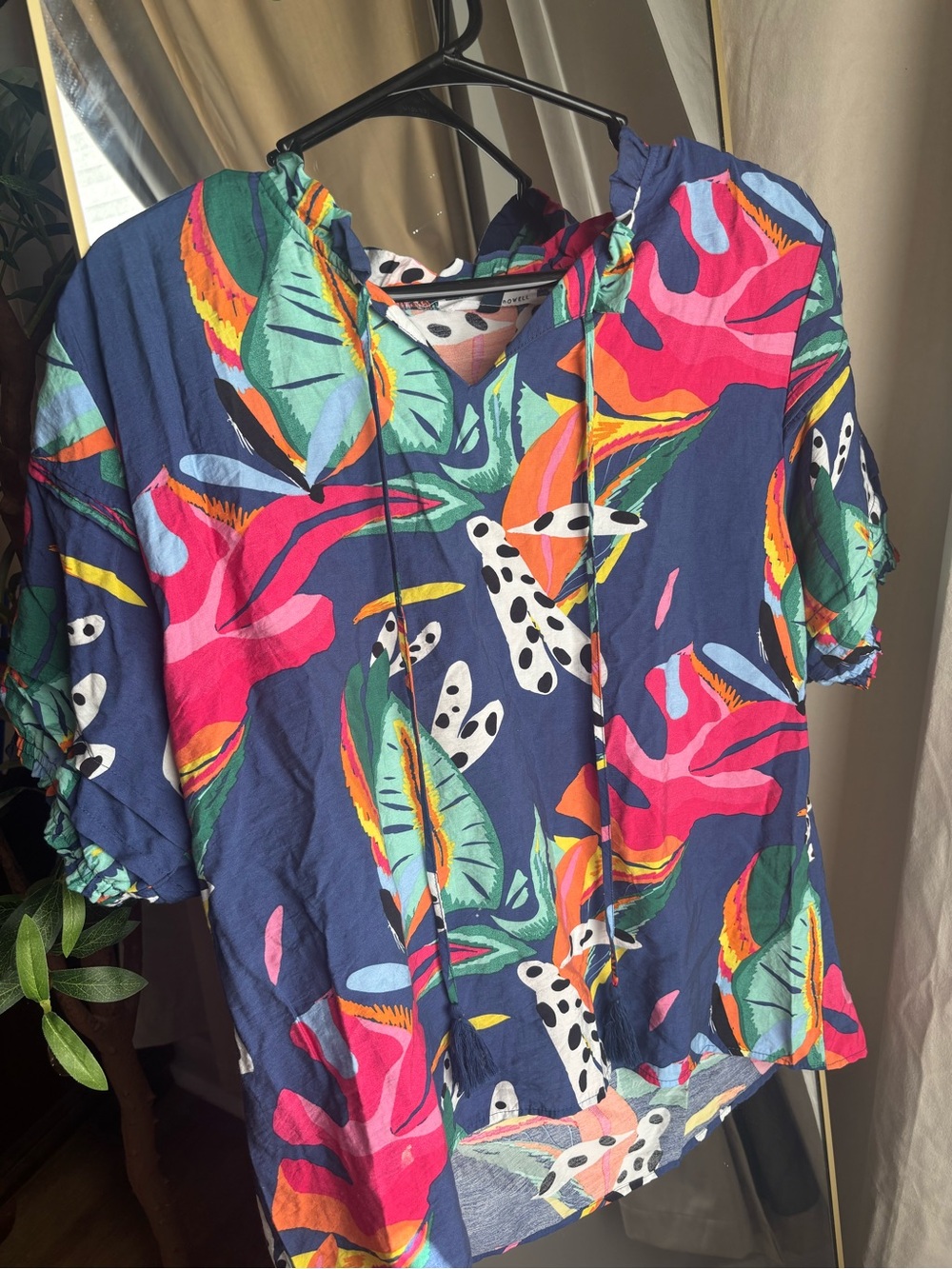 Sold





Vibrant Tropical Floral  Blouse in Navy, Hot Pink & Teal